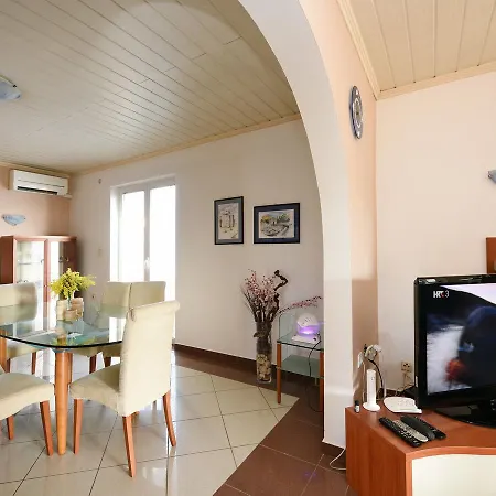 Spacious In With Private Terrace Apartman