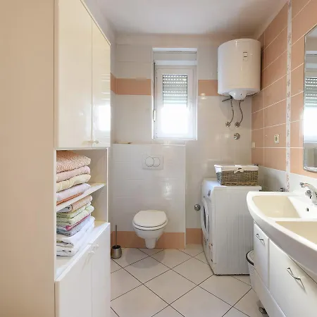 Spacious In With Private Terrace Apartman